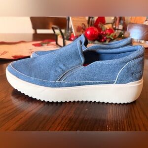 Vionic Women’s Denim Blue Slip-On Loafers